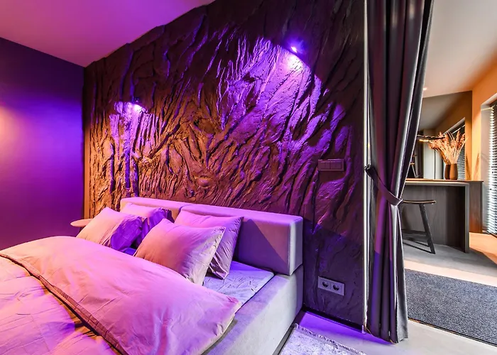 Апартаменты Jacuzzi Cinema Japandi 2 *