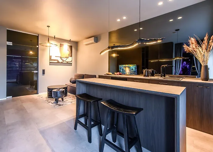 Апартаменты Jacuzzi Cinema Japandi 2